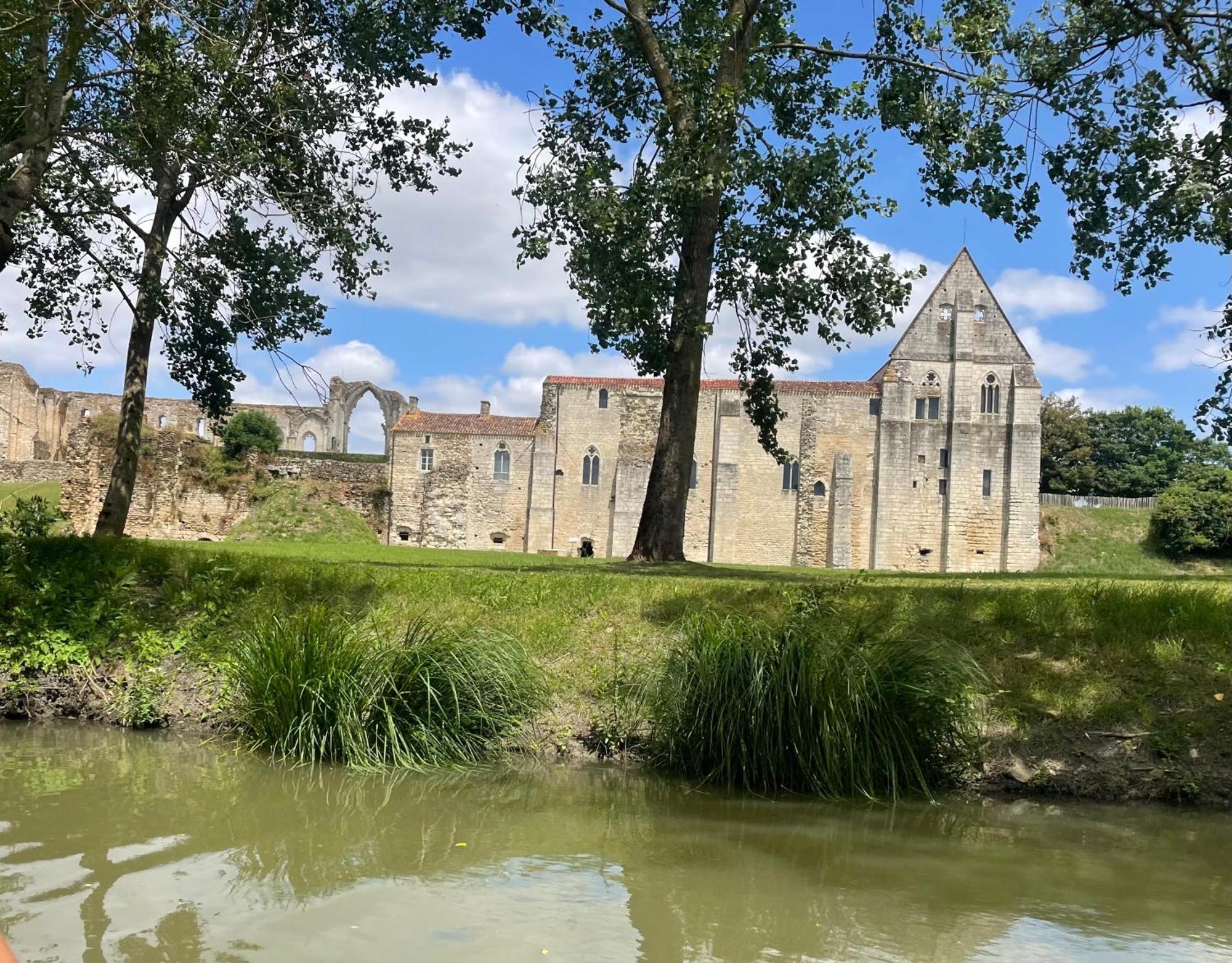 Maison De Vacances Familiale Au Coeur Du Marais Poitevin Villa Maillezais Luaran gambar